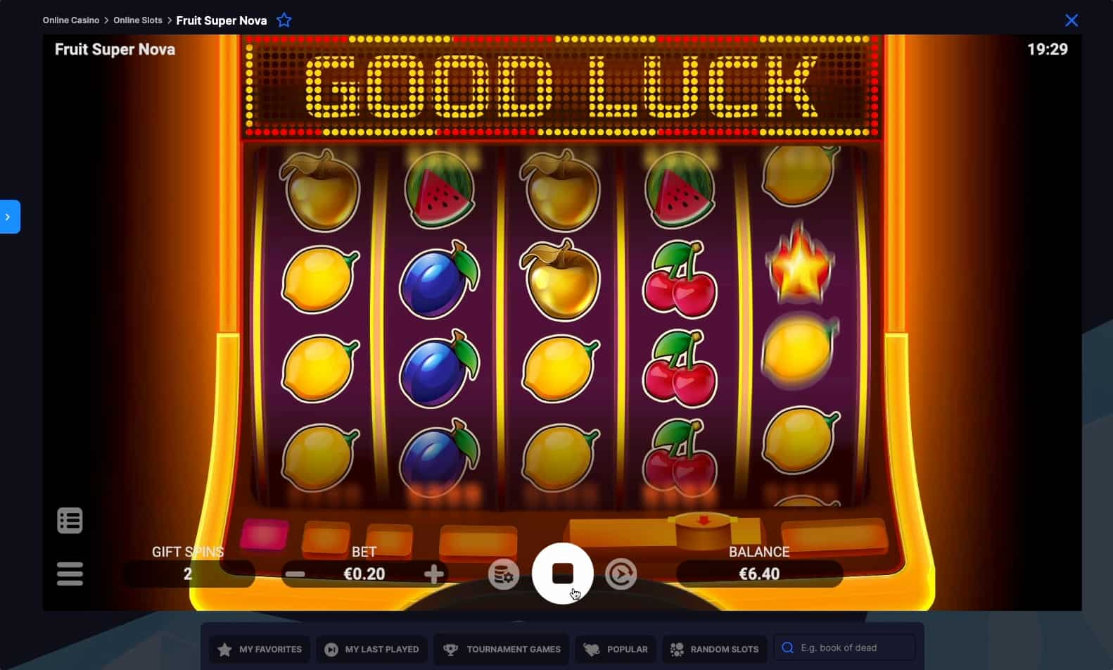 Gameplay på Fruit Super Nova slot.